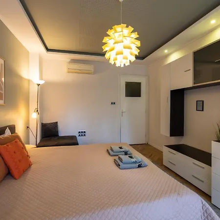Fancy Downtown Flat *